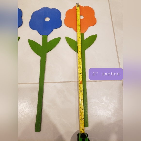 Floral vase and wooden flowers - Picture 3 of 6